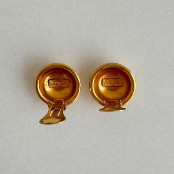 Salvatore Ferragamo Vintage Round Circle Shape Shoe Motif Gold Clip-On Earrings - Picture 3 of 4